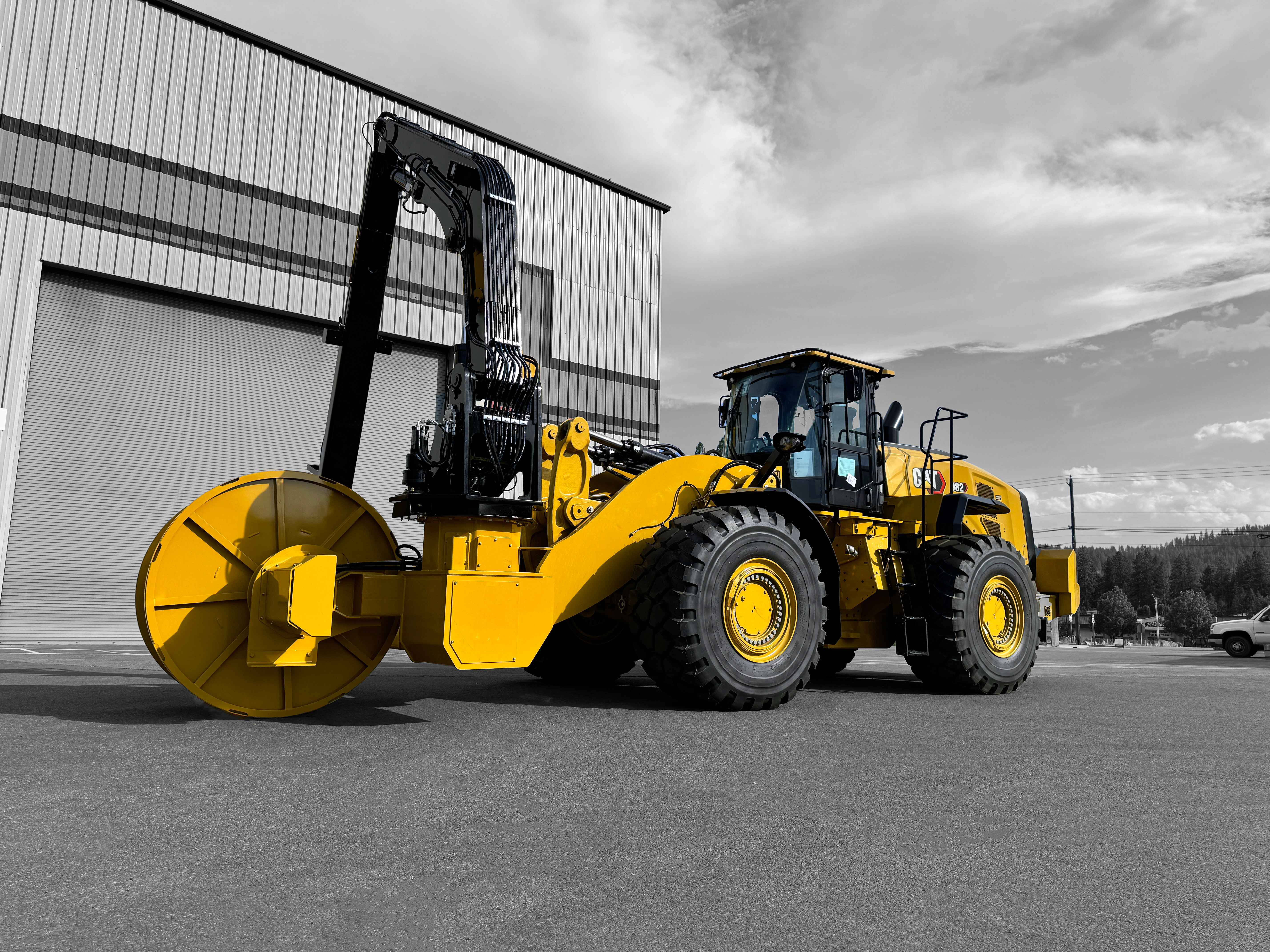 Cable manipulator attachment installed on CAT 982